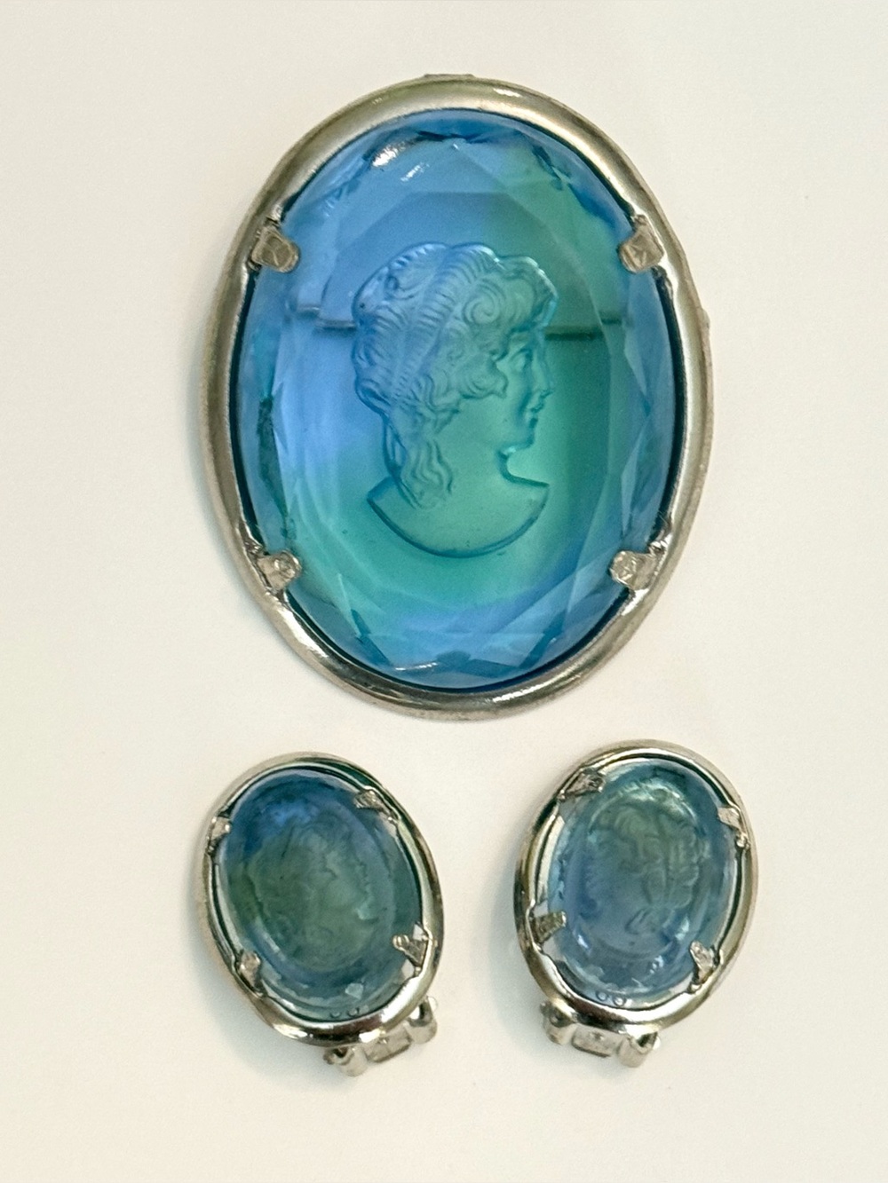 Warner Reverse Intaglio Cameo Brooch & Earrings Set Blue green Glass Vintage